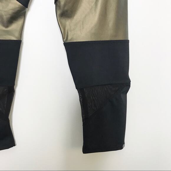 New Onzie S/M Mesh Cut Out Capri Leggings Black Gold Small Medium Yoga Workout - Picture 5 of 8